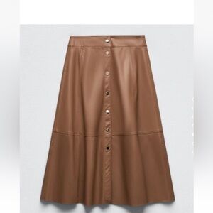 Zara NWT midi-skirt faux leather A line
Size XXL. Camel